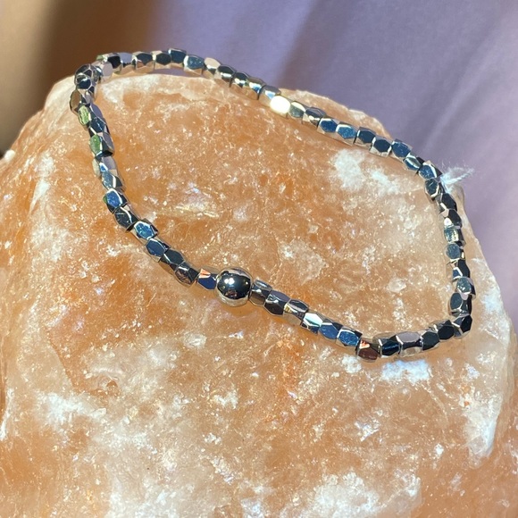 NWT HAZY SILVER FUNKY METAL BEADS STRETCH TO FIT BRACELET - Picture 9 of 12